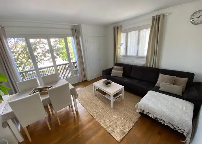 Belle Appartement Lumineux Avec Balcon Plein Centre .